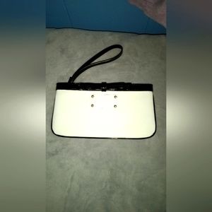 KATE SPADE Patent Leather Wristlet.